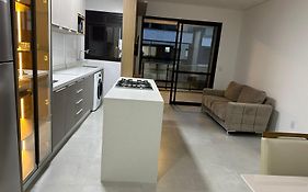 Apartamento 2 quartos home club na praia de palmas